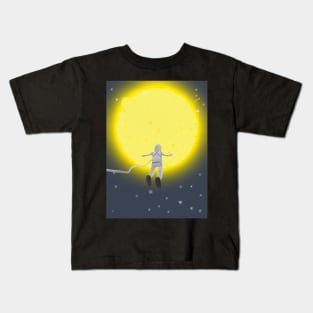 Astronaut in space against the background of the sun. Kids T-Shirt
